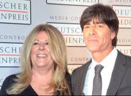 Was auch bei der weltmeisterschaft 2010 in südafrika nicht. Baden Baden Bundestrainer Joachim Jogi Low Wurde Mit Dem Deutschen Medienpreis 2014 Ausgezeichnet Regiotrends