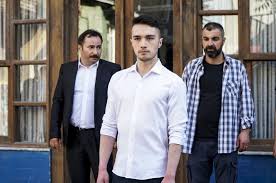 Între timp, fred încearcă să găsească o modalitate de a scăpa de ea. Gala Incheierii Sezonului 2 Al Serialului Fenomen Cukur