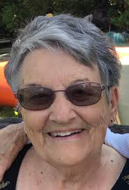 Can anyone please remove the green glasses of this pic of my mum now sadly  passed away I would be very grateful thankyou x