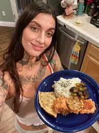 Nicole Burress's Instagram, Twitter & Facebook