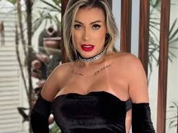 Andressa Urach abre vaga para gravar pornô: Quem tem limite é município