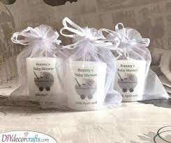 Does it seem like everyone you know is having a baby right now? Baby Shower Gift Ideas For Guests 25 Awesome Baby Shower Favours