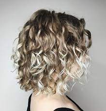 Frisuren 2020 Hochzeitsfrisuren Nageldesign 2020 Kurze Frisuren Frisuren Fur Dunne Lockige Haare Frisuren Fur Lockiges Haar Lockige Haare