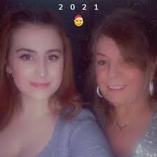 Jacqueline Thomson's Instagram, Twitter & Facebook