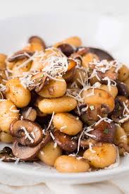 Gnocchi Mit Champignons Und Parmesan Kochkarussell Rezept Rezepte Lecker Leckeres Essen