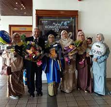 Nur athirah binti rushami zien. Dikagumi Kerana 7 Semester Dapat 4 Flat Neelofa Pun Offer Hadiah Graduan Dedah Hampir Tukar Jurusan Saya Pernah Menangis Banyak Kali Viral Mstar