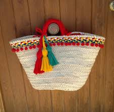 Un bolso ideal para ir a la compra o para ir a la playa, se pueden decorar de distintas formas tal y como os explicamos. Cesta Capazo Trenzas Y Borlas Grande Artesanum Com Woven Bag Wicker Bags Jute Bags