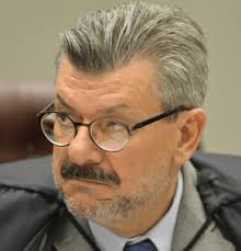 Ministro Buzzi suspende recurso antes de remessa ao STJ