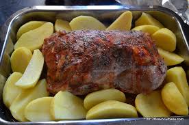 Incingem grillul si punem ceafa de porc marinata. Savori Urbane Ceafa De Porc La Cuptor Friptura Rumena Facebook