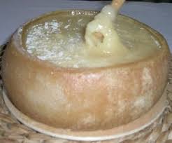 Retirar la torta del horno y esperar 5 o 10 minutos antes de desmoldar: Torta Del Casar Como Se Come Esta Dura Por Dentro Foro Coches