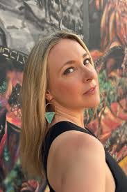 Karen Pyle's Instagram, Twitter & Facebook