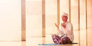 Sholat tahajud adalah salah satu sholat sunnah yang di ajarkan oleh rasulullah saw dari sekian banyaknya sholat sunnah yang bisa di lakukan secara istiqomah, perlu kita ketahui juga banyak sekali keutamaan sholat sunnah jika di kerjakan. Tata Cara Sholat Tahajud Dan Witir Lengkap Disertai Niat Dan Bacaan Yang Dianjurkan Merdeka Com