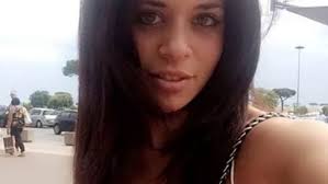 E liberarmi in zona gialla. Uomo In Mare E Il Traghetto Torna Indietro Per Trarre In Salvo Il Marittimo