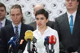 We did not find results for: Tata Nam Zakazal Mluvit O Politice U Obeda Rikaji Piratsti Sourozenci Ferjencik A Richterova