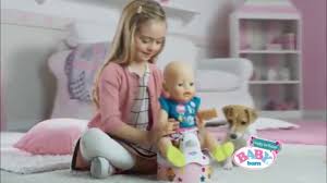 Auch wenn der look sich verändert hat, haben wir mit baby born schon immer die herzen kleiner puppeneltern höherschlagen lassen. Baby Born Interactive Potty Zapf Creation Youtube