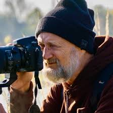 CLOSE CALL! 🐻 This is bear 402 from #katmainationalpark She's always been  a favorite bear of mine since I started traveling to #brookscamp 11 years  ago. Her track record of supporting her