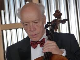 Albert Roman mit den Videografen Andreas Graf und Tae Peter bei den  Videoaufnahmen der J. S. Bach Suite Nr. 4 in Es-Dur in der Kirche Sta Maria  in Pontresina im Engadin. Besuch