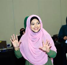 Isu pertama untuk membuat keputusan ialah jenis pemotongan yang akan dilaksanakan. 3 Cabaran Pengurusan Organisasi Dengan Tulisan Tangan