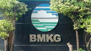 Kawasan bandung masih akan diguyur hujan lebat disertai angin kencang, menurut bmkg, selepas banjir bandang yang menerpa sekitar cicaheum kemarin. Cuaca Di Bandung Lebih Dingin Ini Saran Bmkg