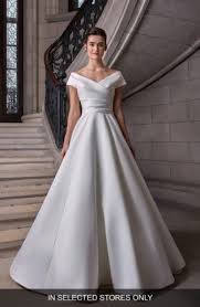 Princess ball gown wedding dresses evoke the archetype of the bride in a special way. 28 Best Ball Gown Wedding Dresses For Brides The Trend Spotter