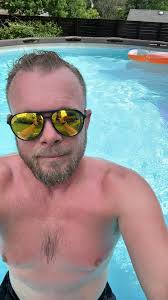 What can I use to clean vinyl liner top?