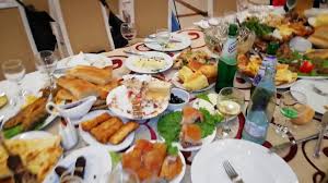 Georgisches Essen Gesange Und Tanze Alles Zusammen An Einem Wunderschonen Abend In Kutaisi Youtube