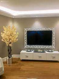 Kaliteli ve modern tv üniteleri uygun fiyatlar ve ödeme seçenekleri ücretsi̇z kargo ile sizleri bekliyor. Bu Evde Siradisi Secimler Cesur Renklerle Goz Alici Bir Ortam Var Ev Gezmesi Ev Dekoru Luks Oturma Odalari Ev Ic Tasarimi
