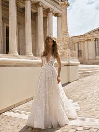 Material Lace Body Shape All Sizes Silhouette Ball Gown Train Court Hemline Floor Length Neckline Wedding Dress Guide Ball Gowns Wedding Wedding Dresses