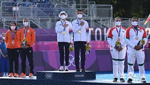 다만 사정게 등에서는 사건 초반에 이 반응처럼 안산 선수를 의심하며 비판적으로 바라보는 여론이 있었다. 1sacrfexgjqyim