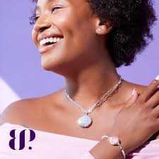 Leslie's Lavish Bombs