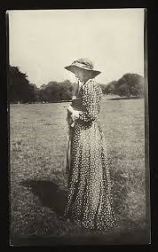 Virginia Woolf In Firle Park Possibly 1911 Virginia Woolf Virginia Wolf Pictures Of Virginia