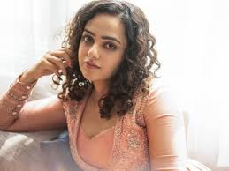 Dont Squeeze Me: Nithya Menen Stops Mysskin From Hugging Her, Says Dont  Do All That | Video Goes Viral - News18