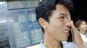 Teacher transferred to the lowlands, students cried like rain, teacher also  shed tears