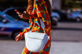Транскрипция и произношение слова bag в британском и американском вариантах. Instagram Killed The It Bag Vogue Business
