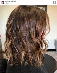 Trendy e cool, le acconciature twist sono relativamente facili da modellare e mantenere. Tendenza Capelli Inverno 2018 Spicy Gingerbread Latte Vanities