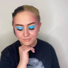 Going to share this 100x because I love how it turned out so much. I can't  believe my makeup class is almost done it's so bitter sweet. #highlights  #beautiful #salon #cosmetics #explore #