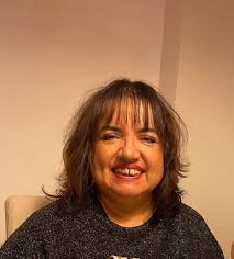 What dress option to choose with green and red colors?