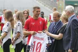 Please note that not all channels are available to watch online. Lukasz Podolski W Zabrzu Prezentacja Gornika Zabrze Odbyla Sie Na Stadionie Dziennik Zachodni