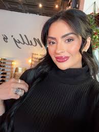 Brunch at the cutest wine bar 🥂🍳 @nillyswinebar (closing at 1 to set up  for a private party) 🥳