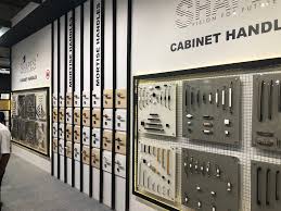 Exhibitiondisplay Hardware Handles Locks Bathassesories Showroom Interior Design Showroom Design Hardware Shop
