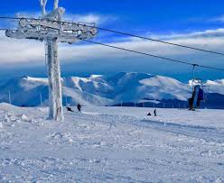 Statiunea muntele mic este situata in muntii tarcu la circa 40 km de caransebes si la 120 km de timisoara, la o situată în stațiunea muntele mic, la o altitudine de 1525 de metri, pensiunea alpina. Amper Sufragerie Sterge Camere Video Muntele Mic Leading Talents Com