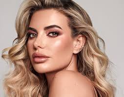 Feminine Professional Projects :: Photos, videos, logos, illustrations and  branding :: Behance