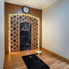 Benar saja artikel ini berisi 59 gambar dan model dari desain desain model interior dari musholah ini, dalam berbagai model desain mulai dari yang minimalis sederhana, modern sampai dengan berdesain mewah. 11 Desain Ruang Salat Minimalis Di Dalam Rumah Yang Tak Sekadar Bikin Khusyuk Ibadah