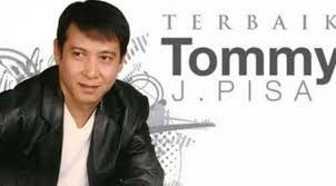 Suratan adalah salah satu hits tommy j. Penyanyi 90an Tommy J Pisa Si Raja Galau Dari Era Klasik Entertainment Fimela Com