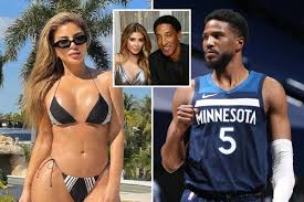 In a pic taken during the outing, scottie can be seen walking beside. Scottie Pippen S Ex Wife Larsa 46 Defends Dating Married Nba Star Malik Beasley 22 Years Her Junior