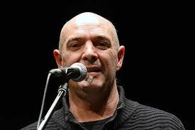 El espectáculo 'Kantu bat gara' de Jon Maia, los irlandeses Lúnasa y las  gallegas Fillas de Cassandra forman parte del cartel de la XII edición del  festival solidario Aitzina Folk