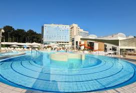 Hotel lotus therm din baile felix, primul complex balnear de 5*, este amplasat la 200 m. Hotel Lotus Therm Baile Felix Oferte 2018 Sind Romania