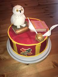 Harry potter torte einfach selber machen quidditch spielfeld und gryffindor farben. Harry Potter Torte Hogwarts Hedwig Eule Bucher Quidditch Harry Potter Torte Kuchendeko Torten