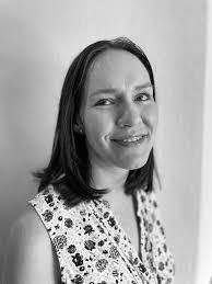 Leanne Pitt's Instagram, Twitter & Facebook