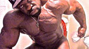 Kali muscle naked